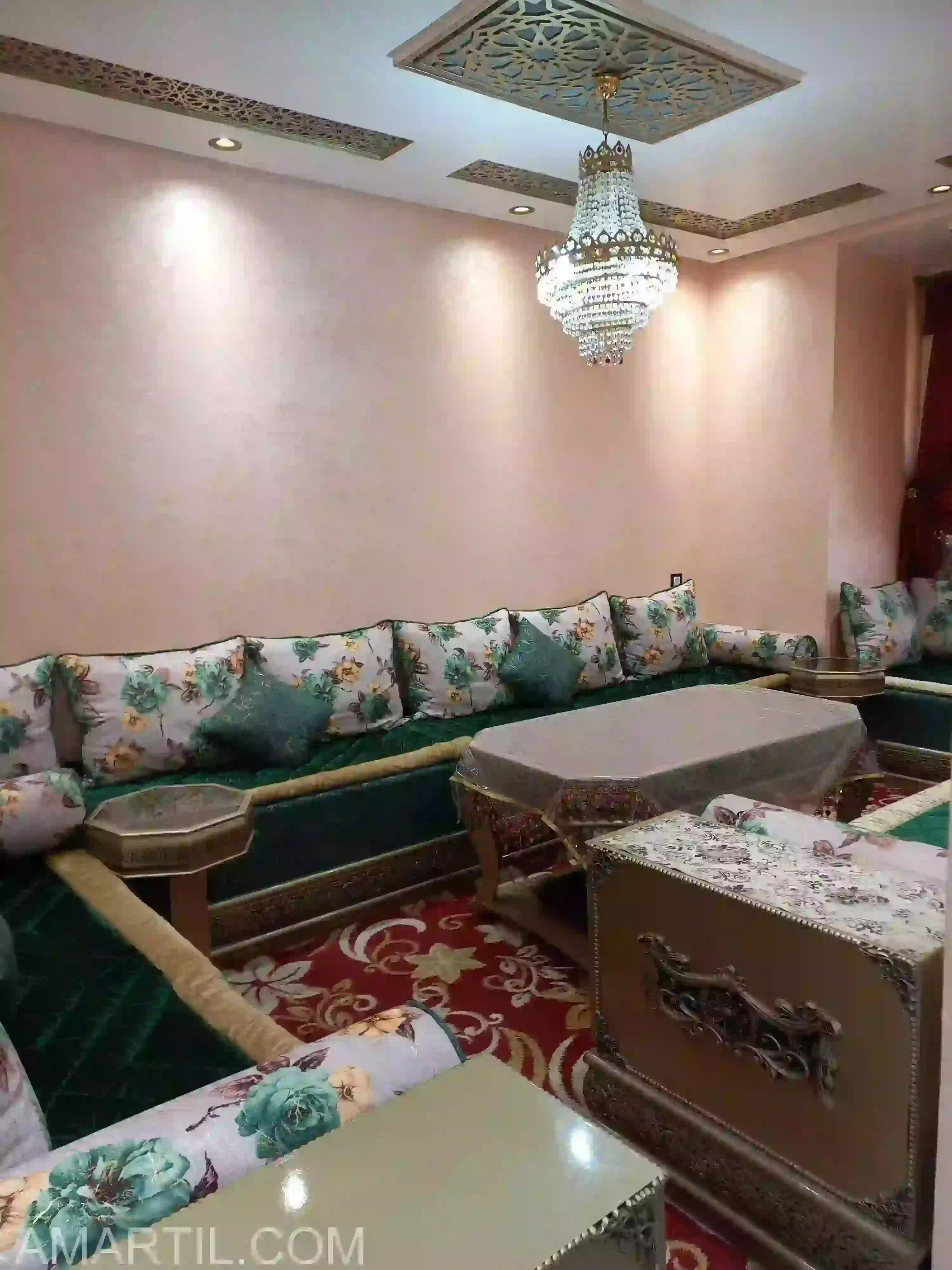 شقة جميلة للإيجار في مارتيل في مبنى غرفة معيش...