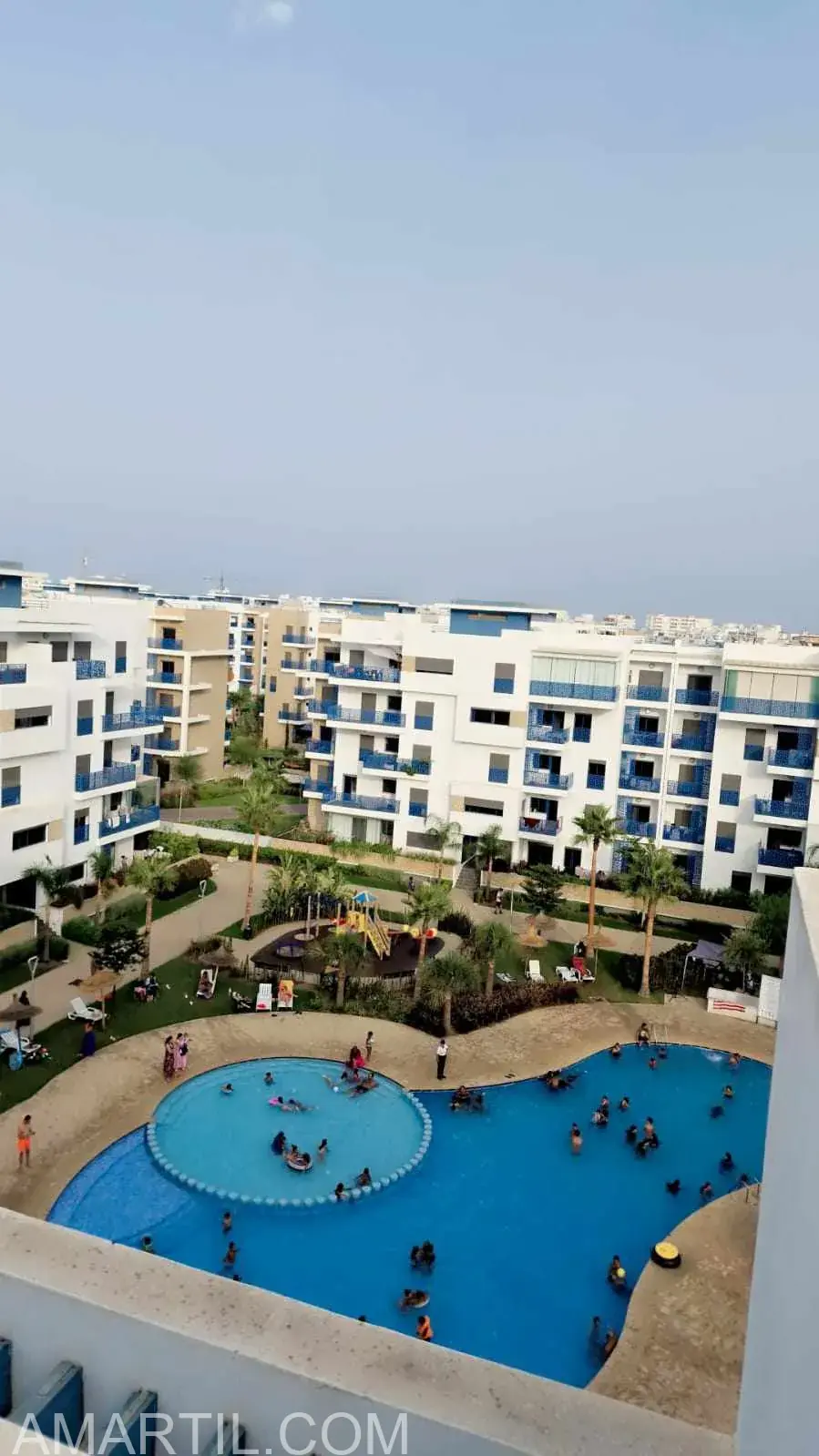 شقة للإيجار في سكن مسور في مارتيل، مع غرفتي نوم.
